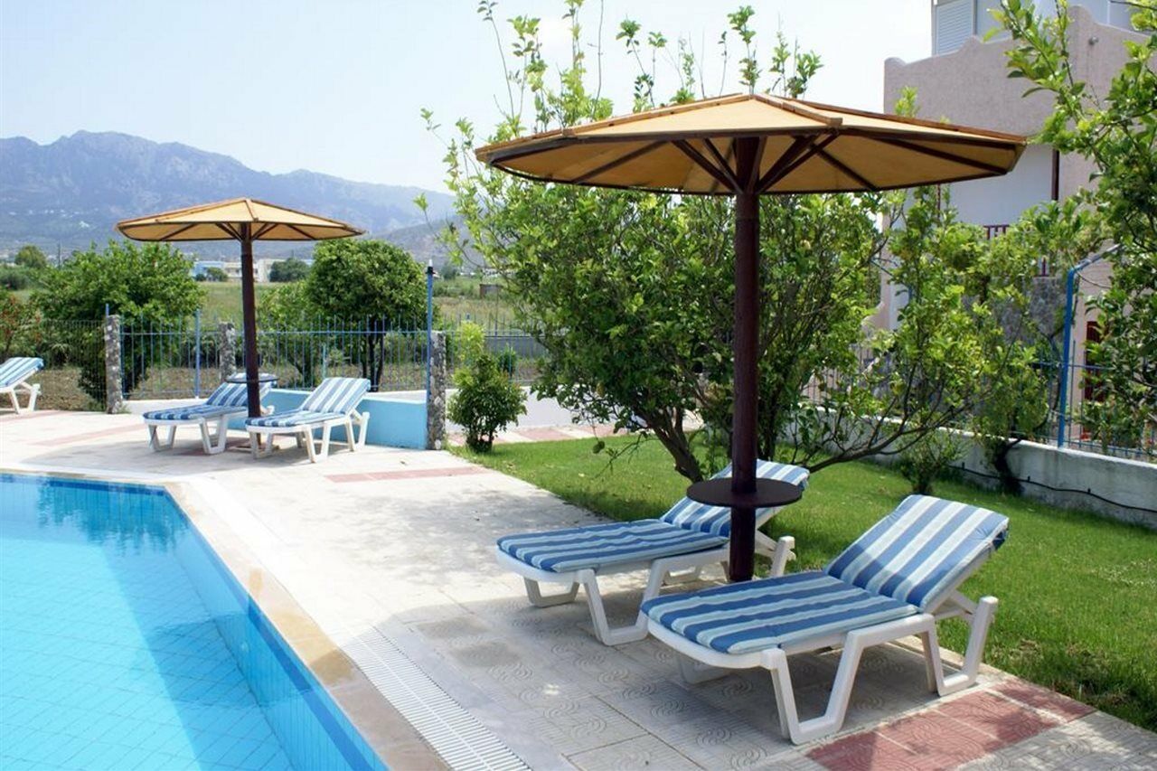 Golden Sun Lejlighedshotel Tigaki Eksteriør billede